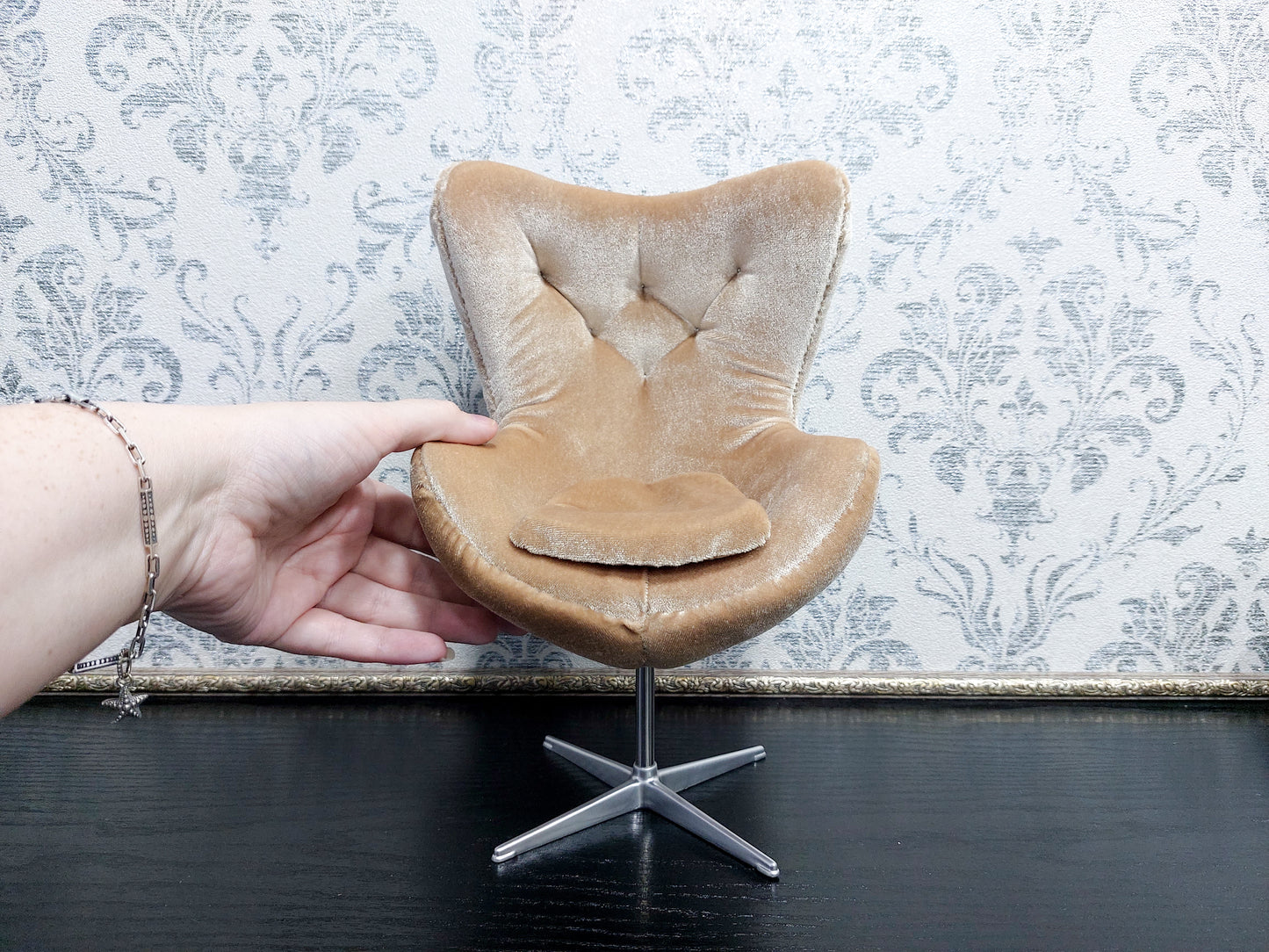Egg chair, beige velvet