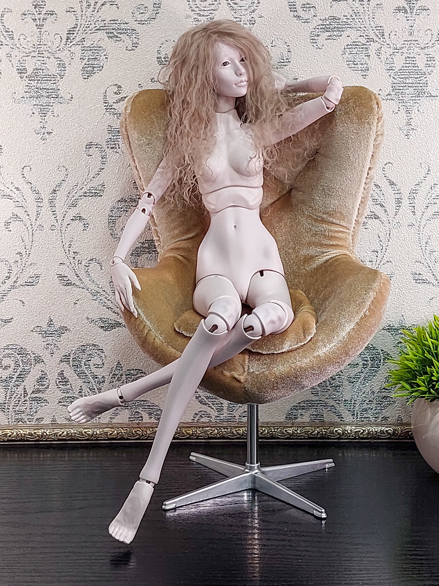 Egg chair, beige velvet