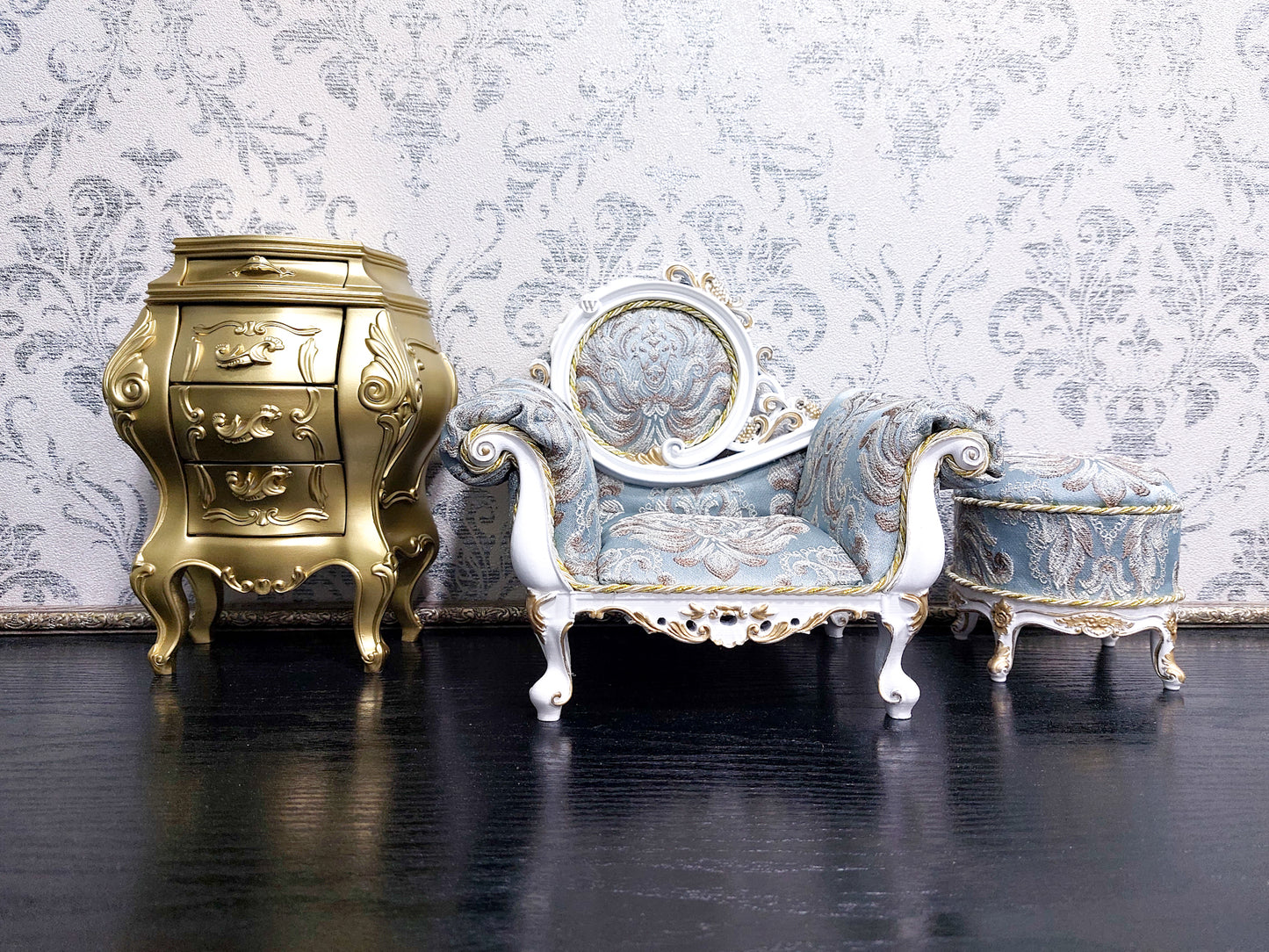 Reserved - 1/4 baroque armchair with ottoman white & blue, dresser gold