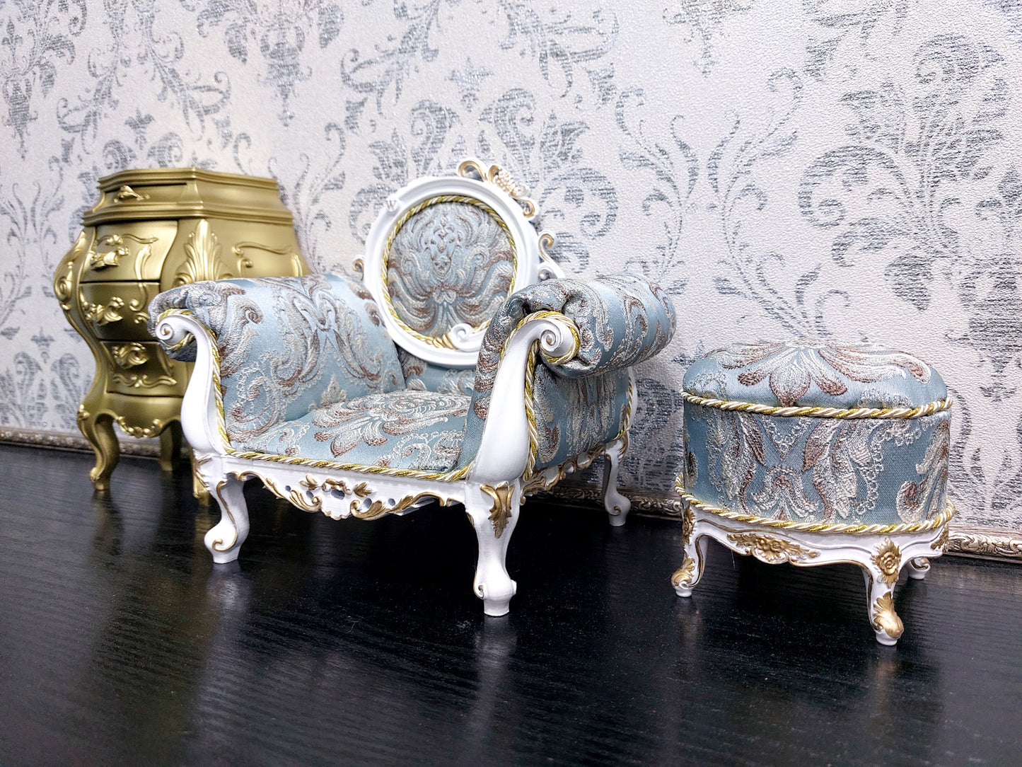Reserved - 1/4 baroque armchair with ottoman white & blue, dresser gold