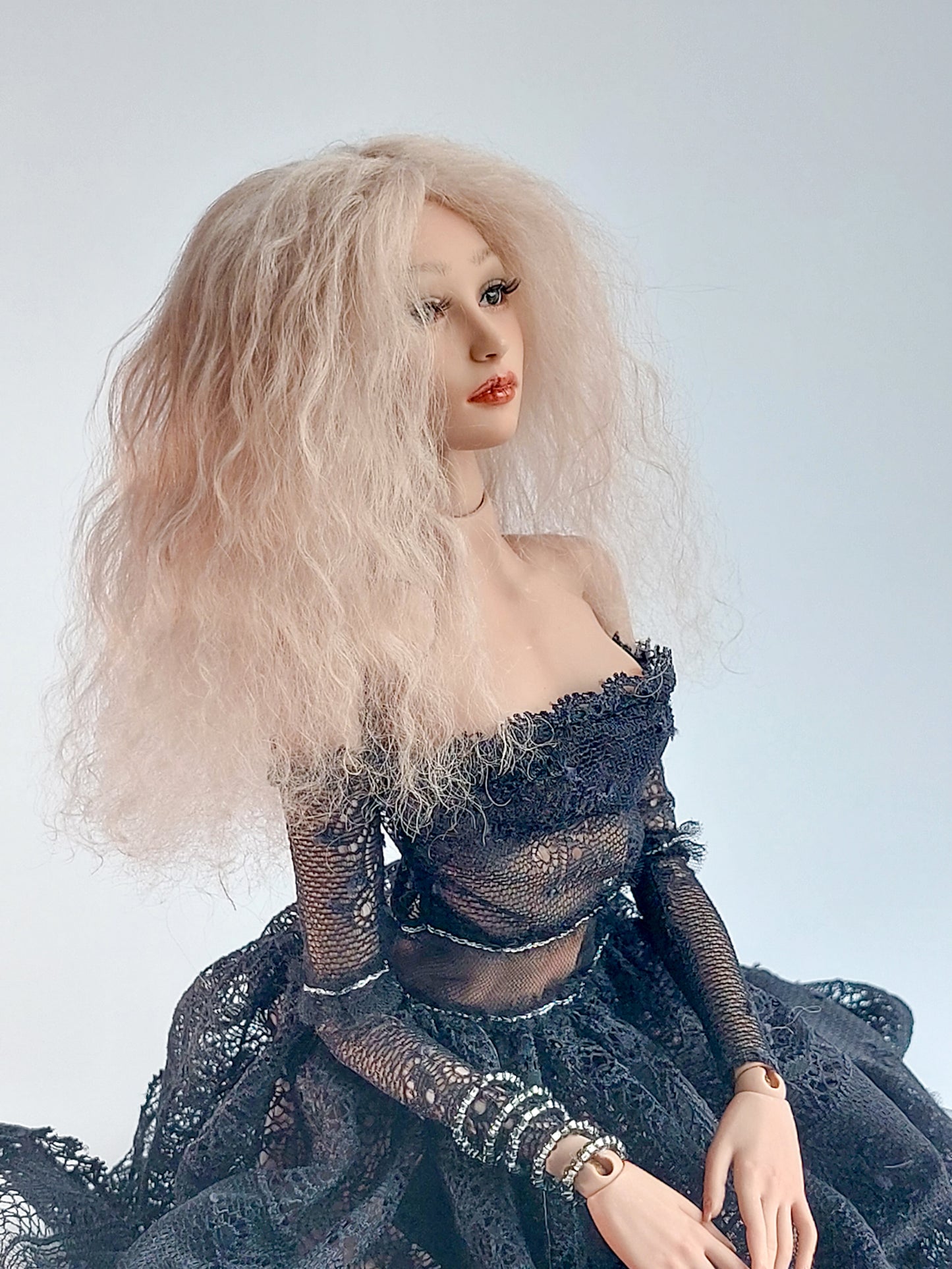 Wig wavy, champagne, lamb fur