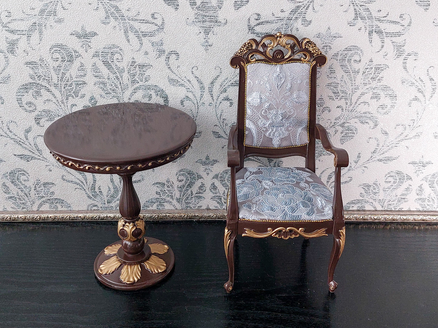 Reserved - 1/4 chair and round table, brown & gold