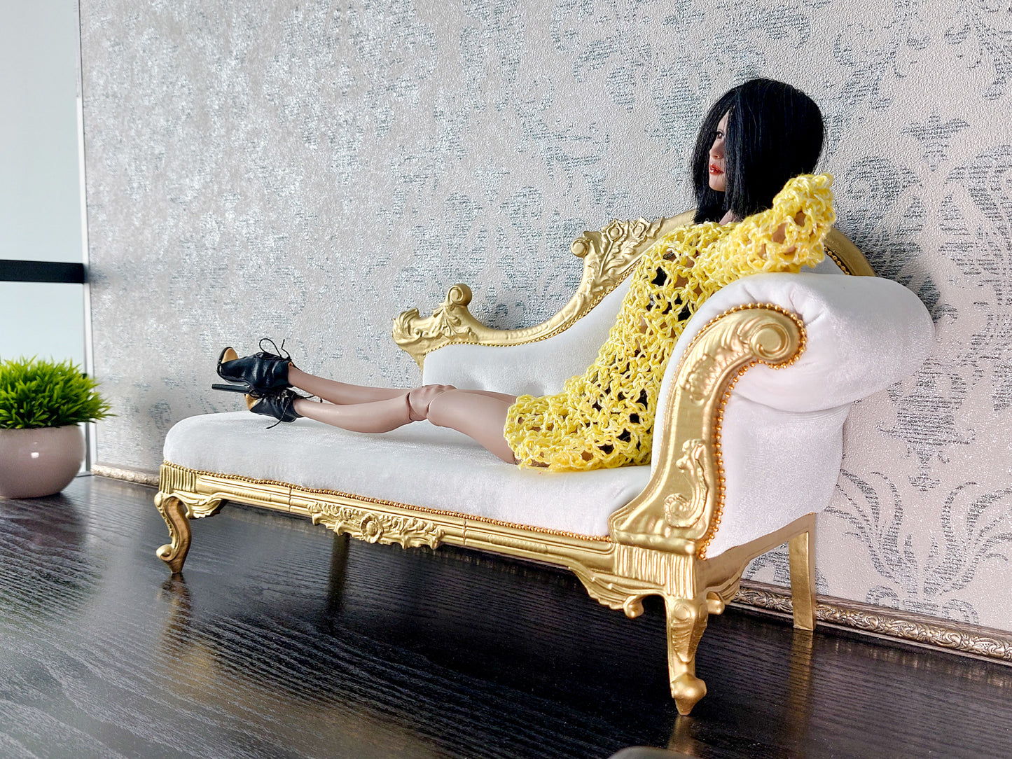 Florence Carved Chaise Longue, gold & white