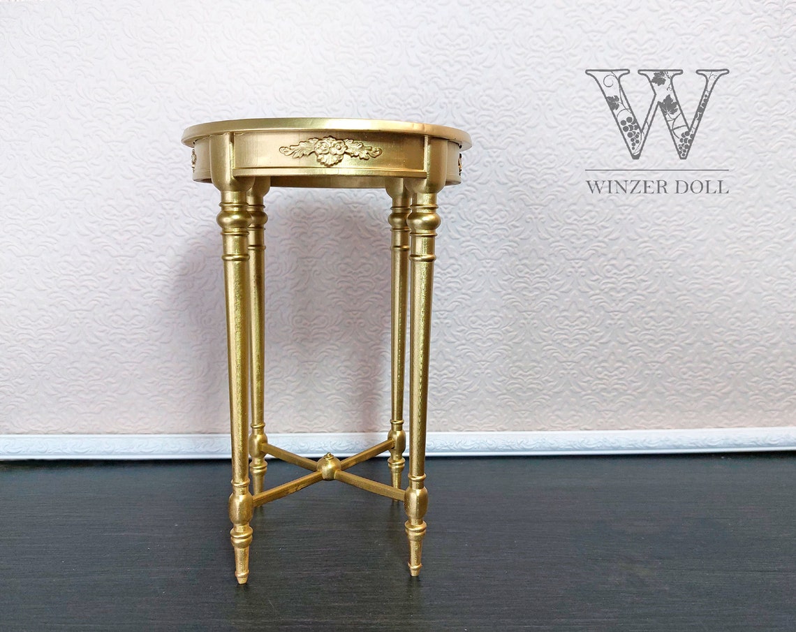 Cake table, gold