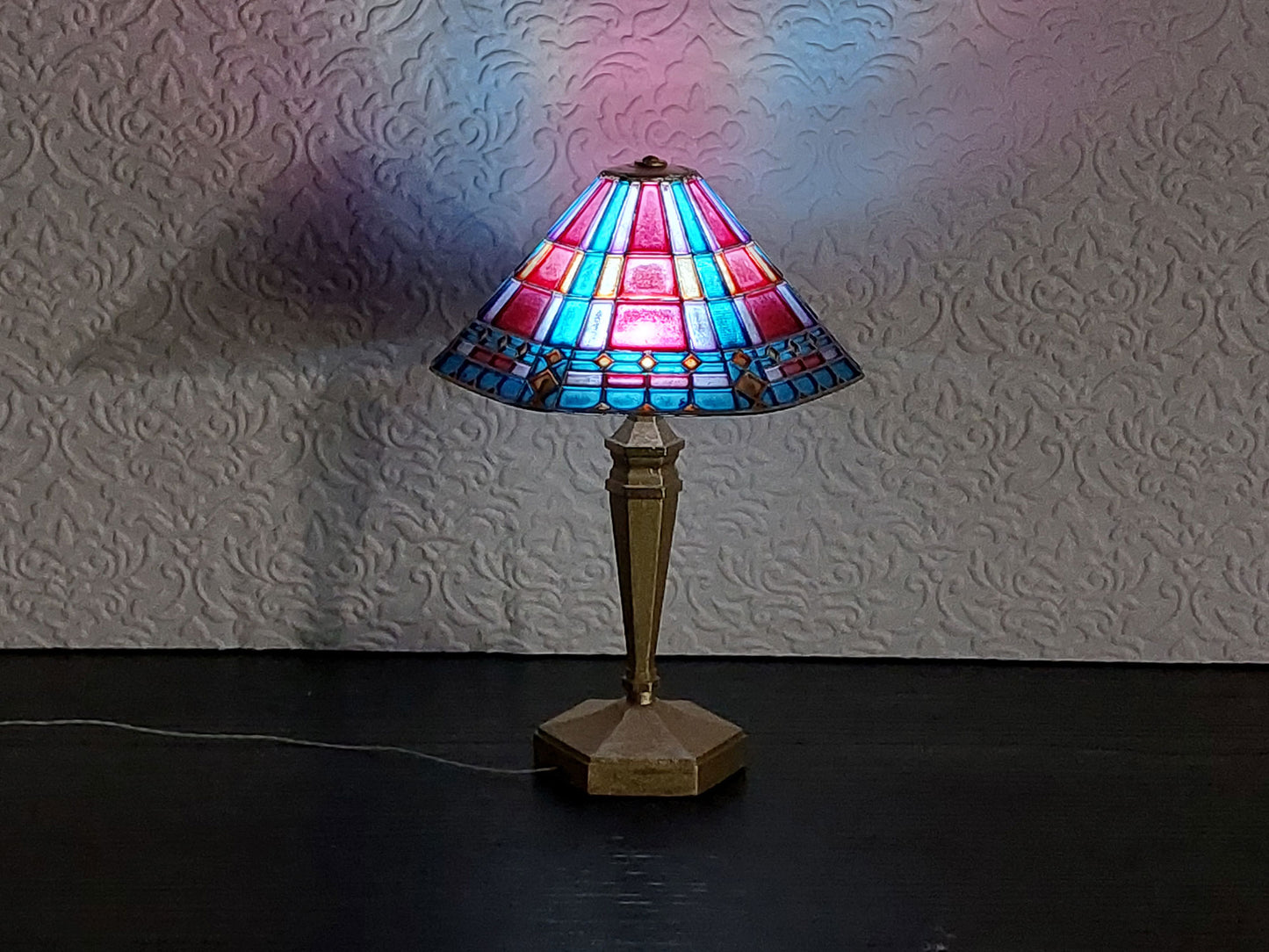 Tiffany Style stained glass lamp with LED, Ruby Lights