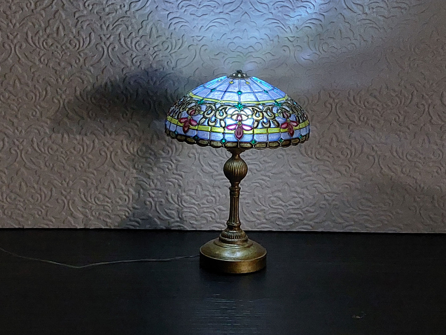 Tiffany Style stained glass lamp with LED, Snow Clematis