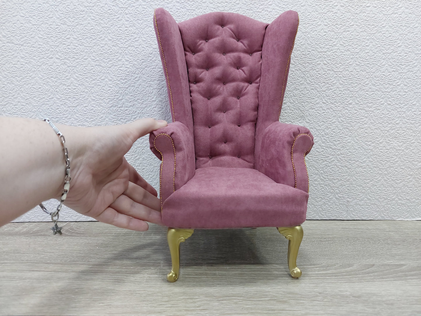 Chesterfield queen chair, clover