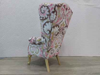 Chesterfield queen chair, white & pink