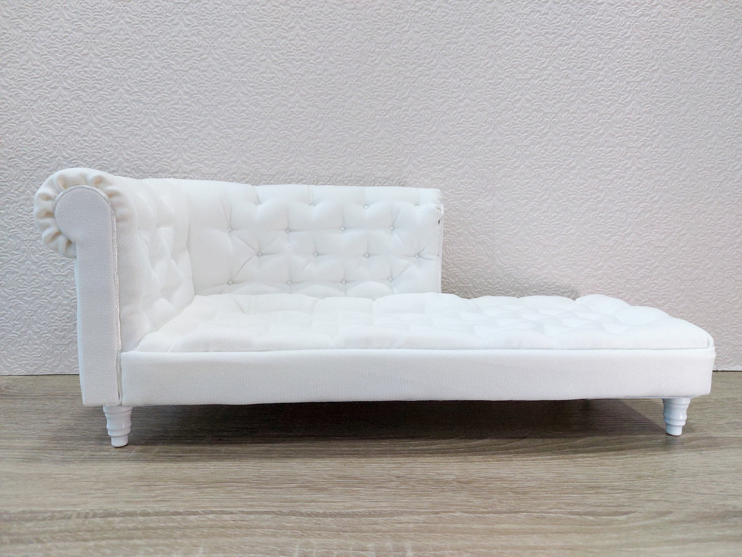 Chesterfield chaise lounge, white