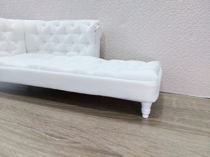 Chesterfield chaise lounge, white