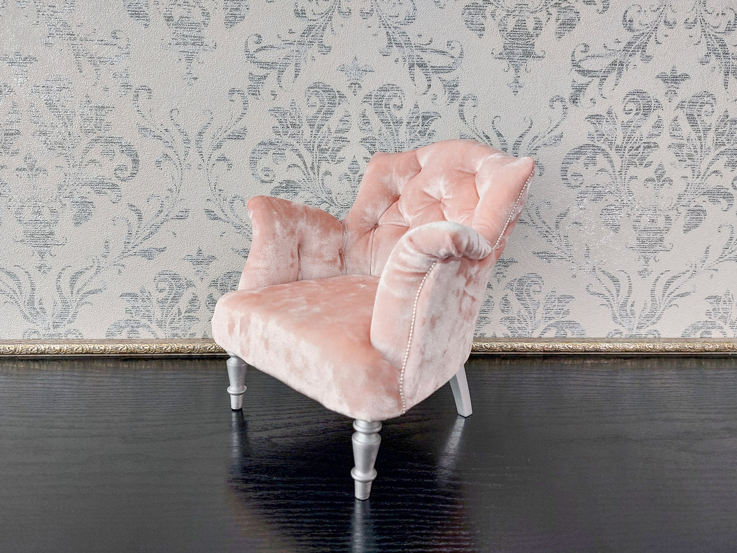 Chesterfield low chair, pink velvet