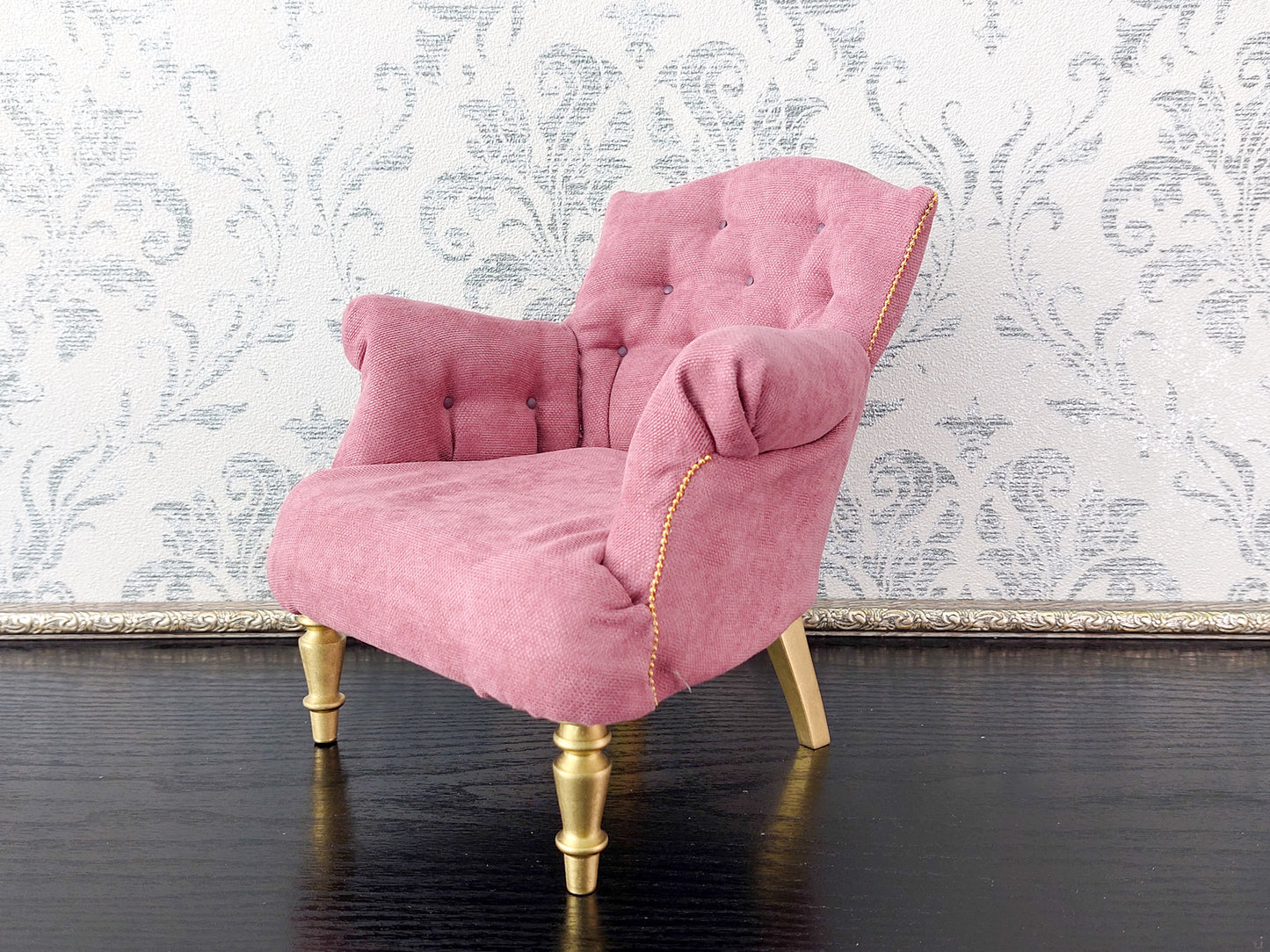 Chesterfield low chair, clover