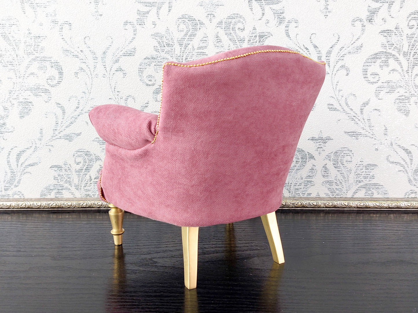 Chesterfield low chair, clover
