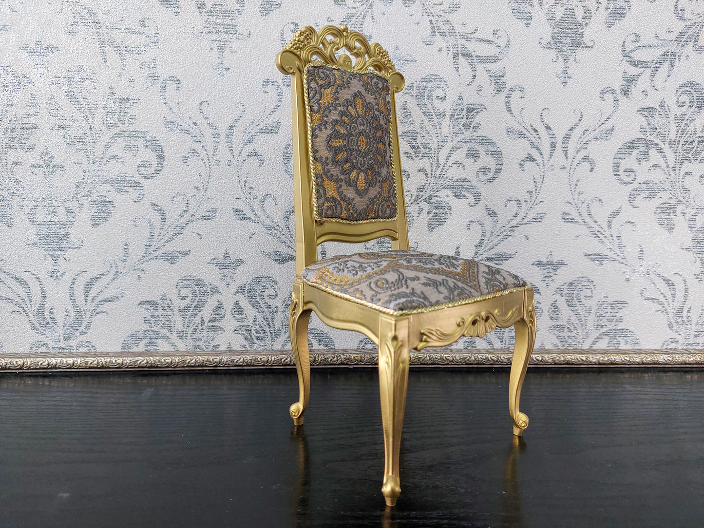 Baroque chair for dolls, gold