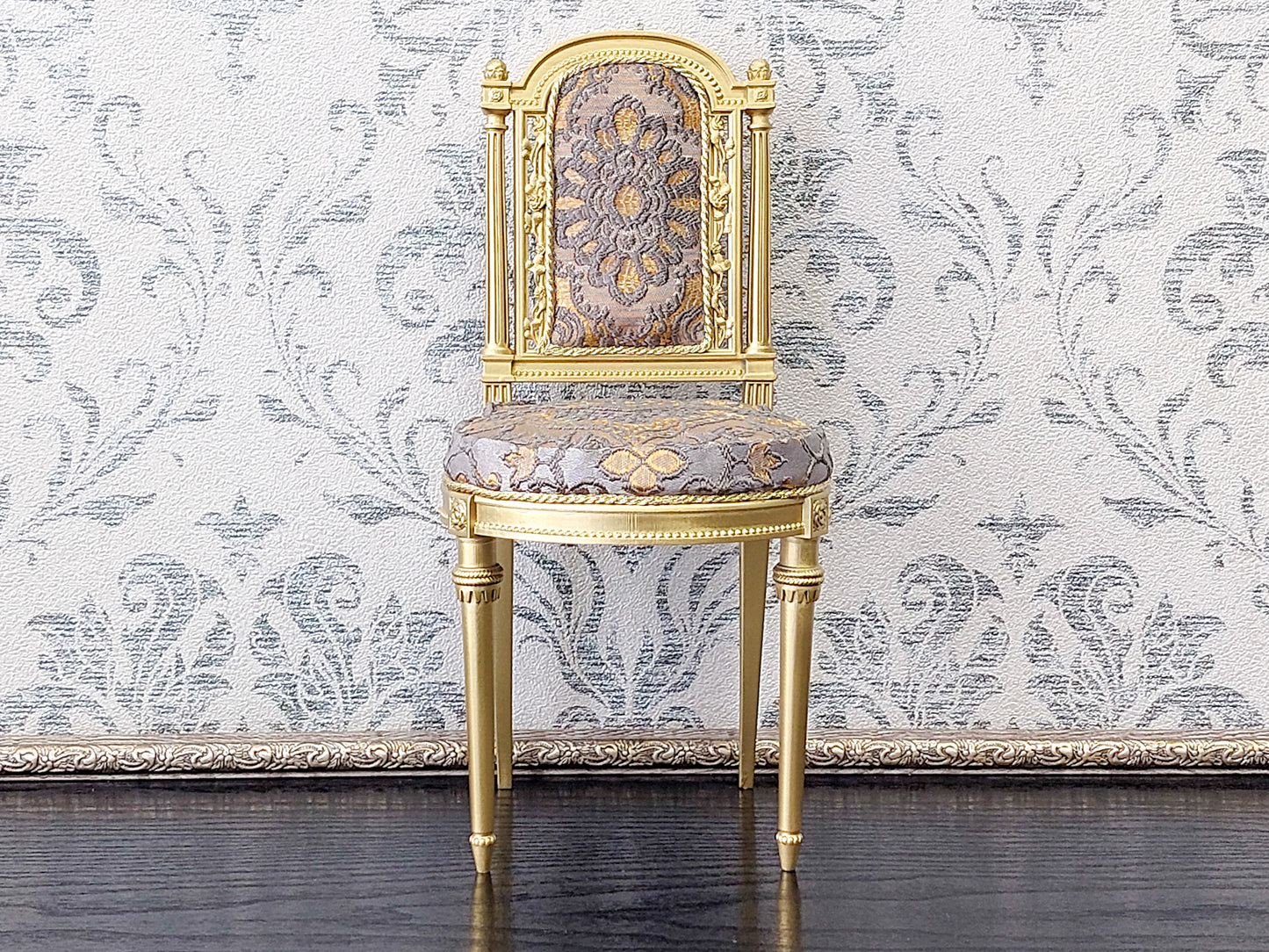 Classical chair, Marie Antoinette style, gold