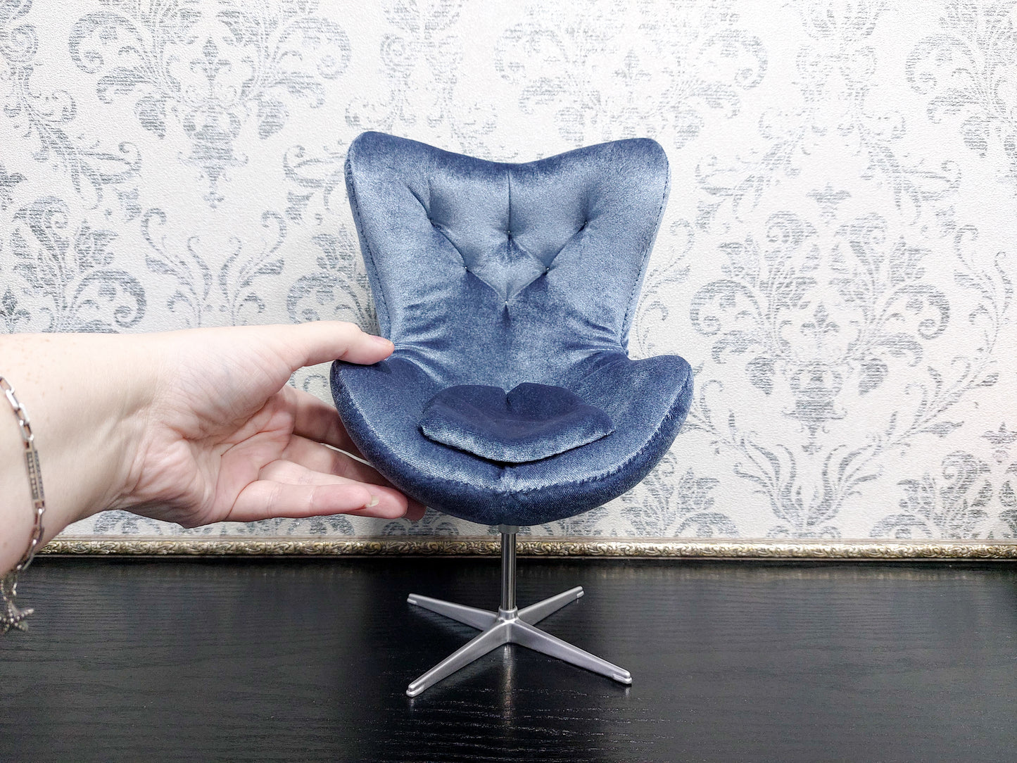 Egg chair, gray velvet
