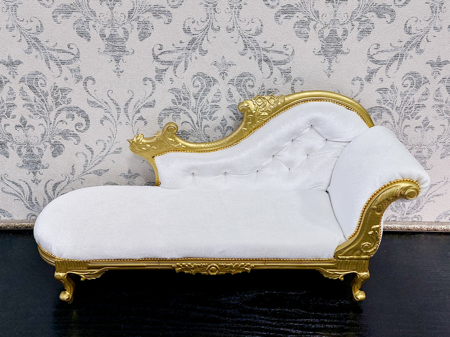 Florence Carved Chaise Longue, gold & white