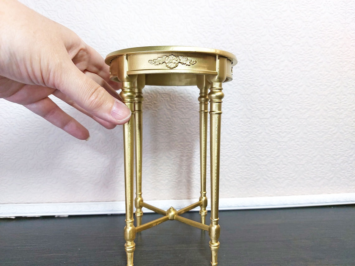Cake table, gold